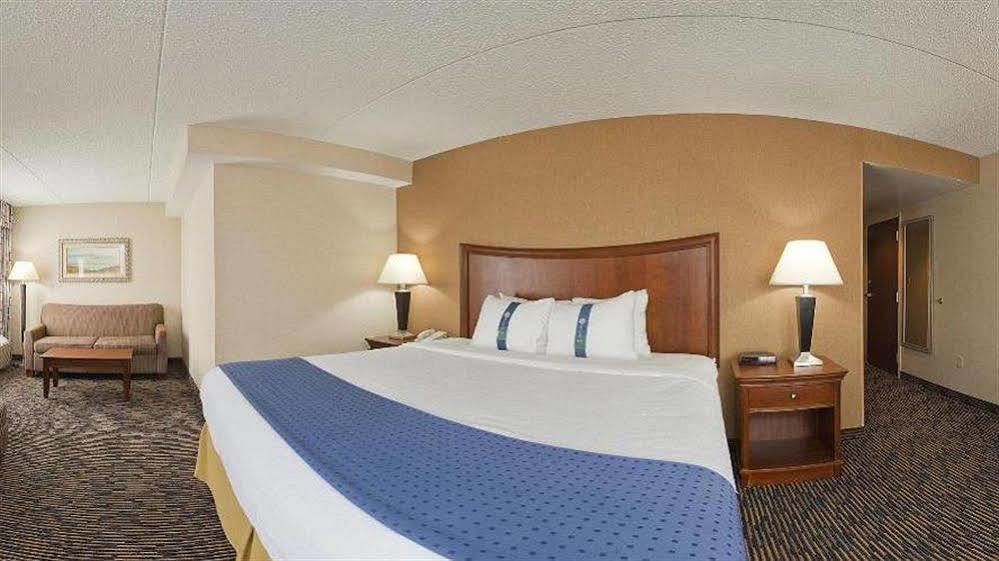 Wyndham Garden Conference Center Champaign - Urbana Hotel ภายนอก รูปภาพ